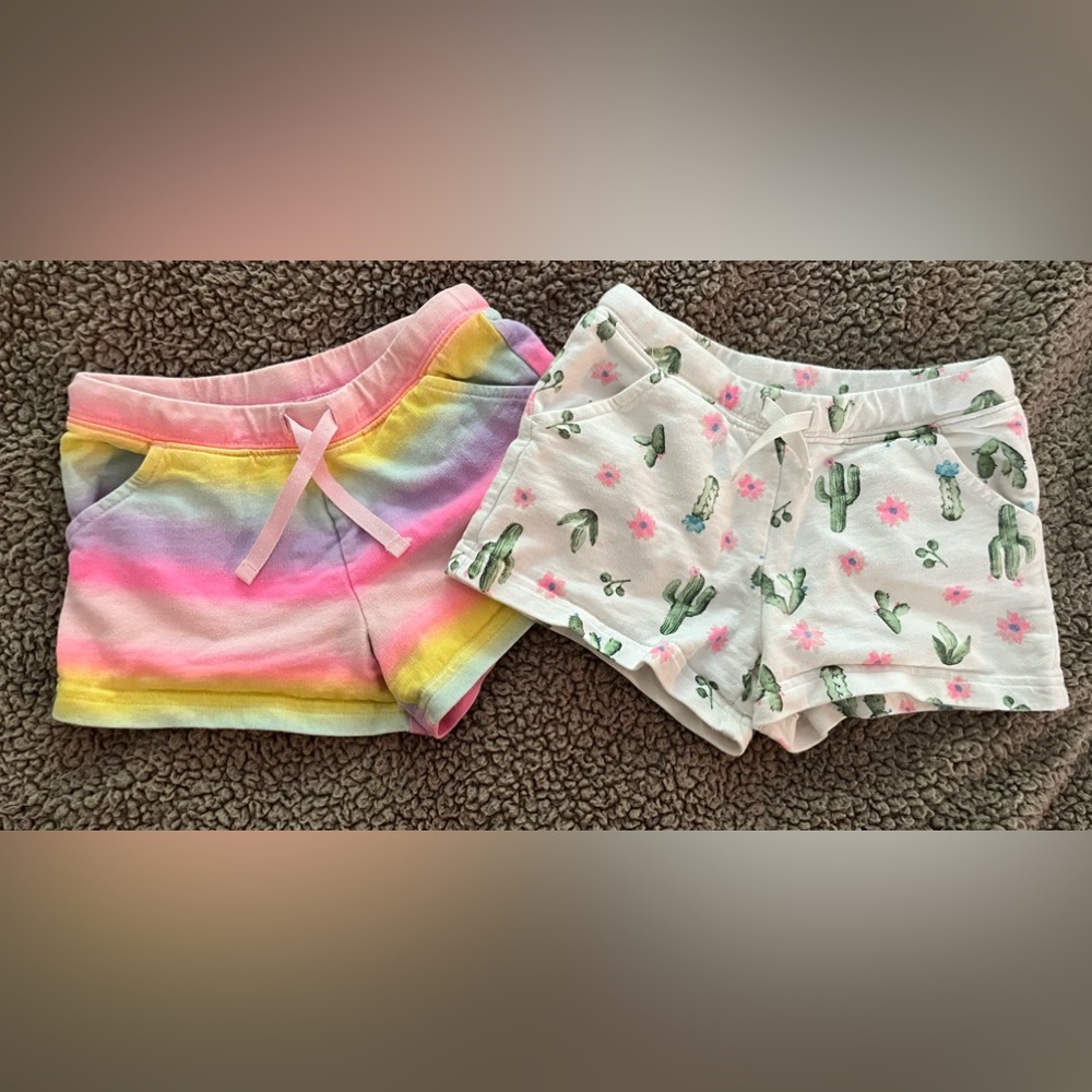 Carter’s Kid Girls Pull-on Shorts. Size 5. EUC. Rainbow, cactus print.